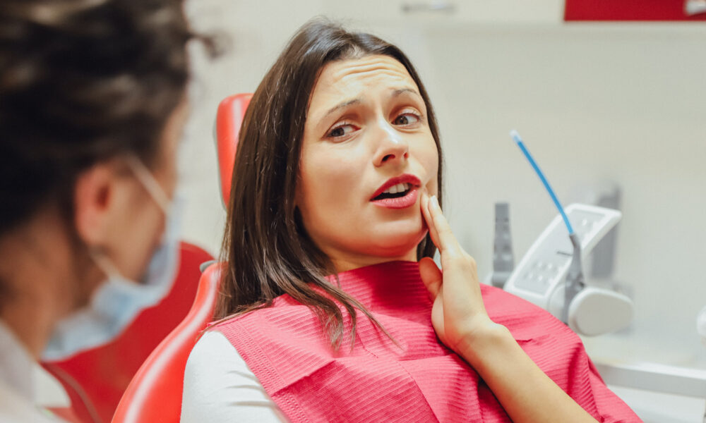 6 Telltale Signs You Should See An Endodontist Urgently